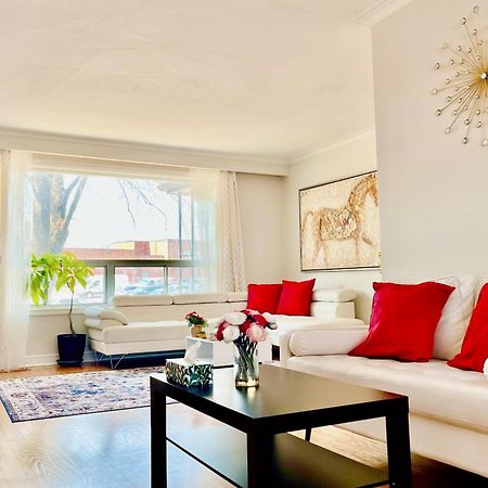 فندق Sunny House - Main Floor, Free Parking, In تورونتو المظهر الخارجي الصورة
