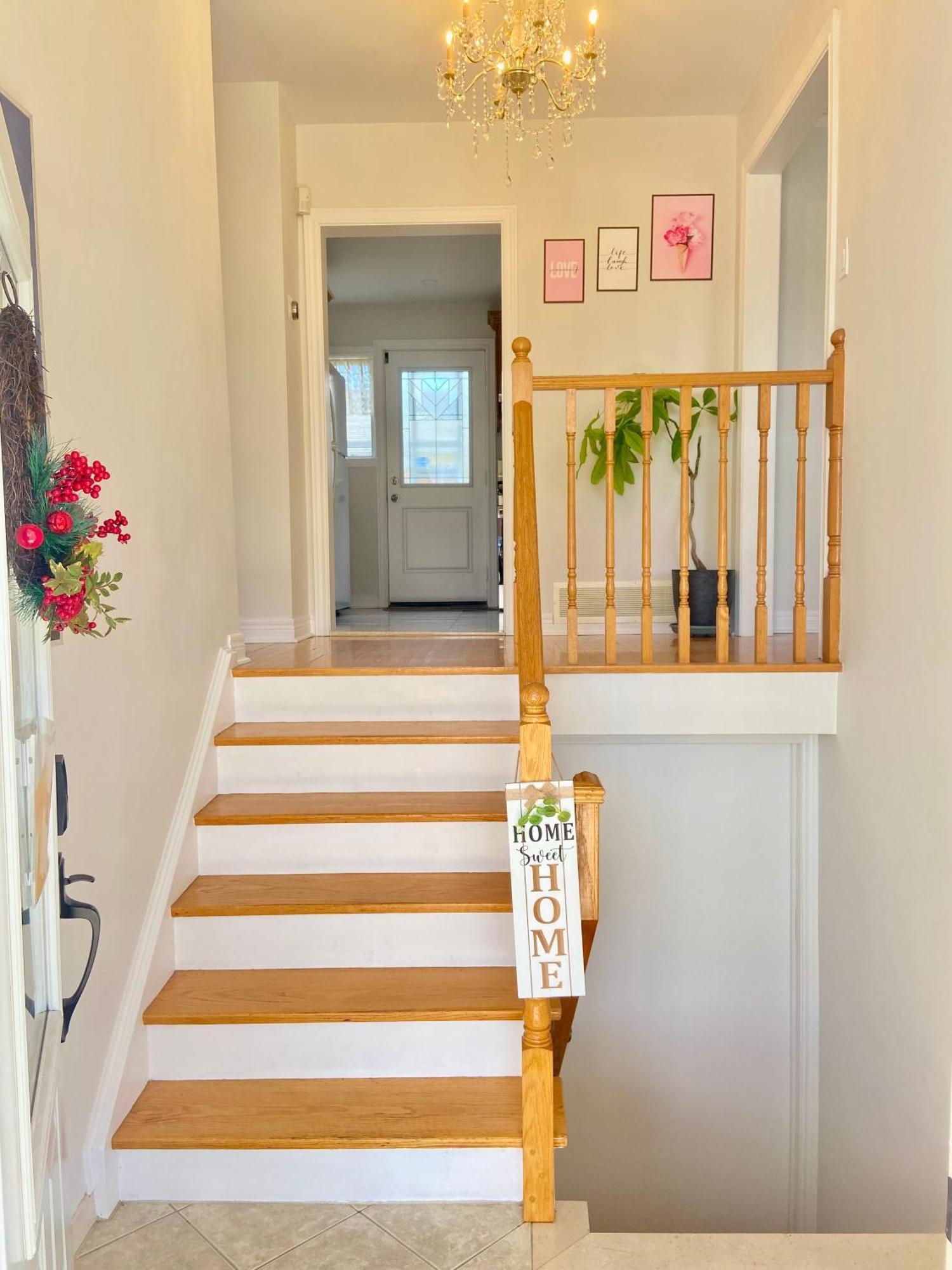 فندق Sunny House - Main Floor, Free Parking, In تورونتو المظهر الخارجي الصورة