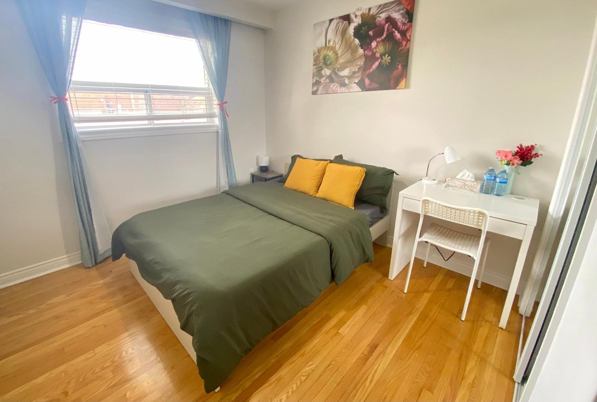 فندق Sunny House - Main Floor, Free Parking, In تورونتو الغرفة الصورة