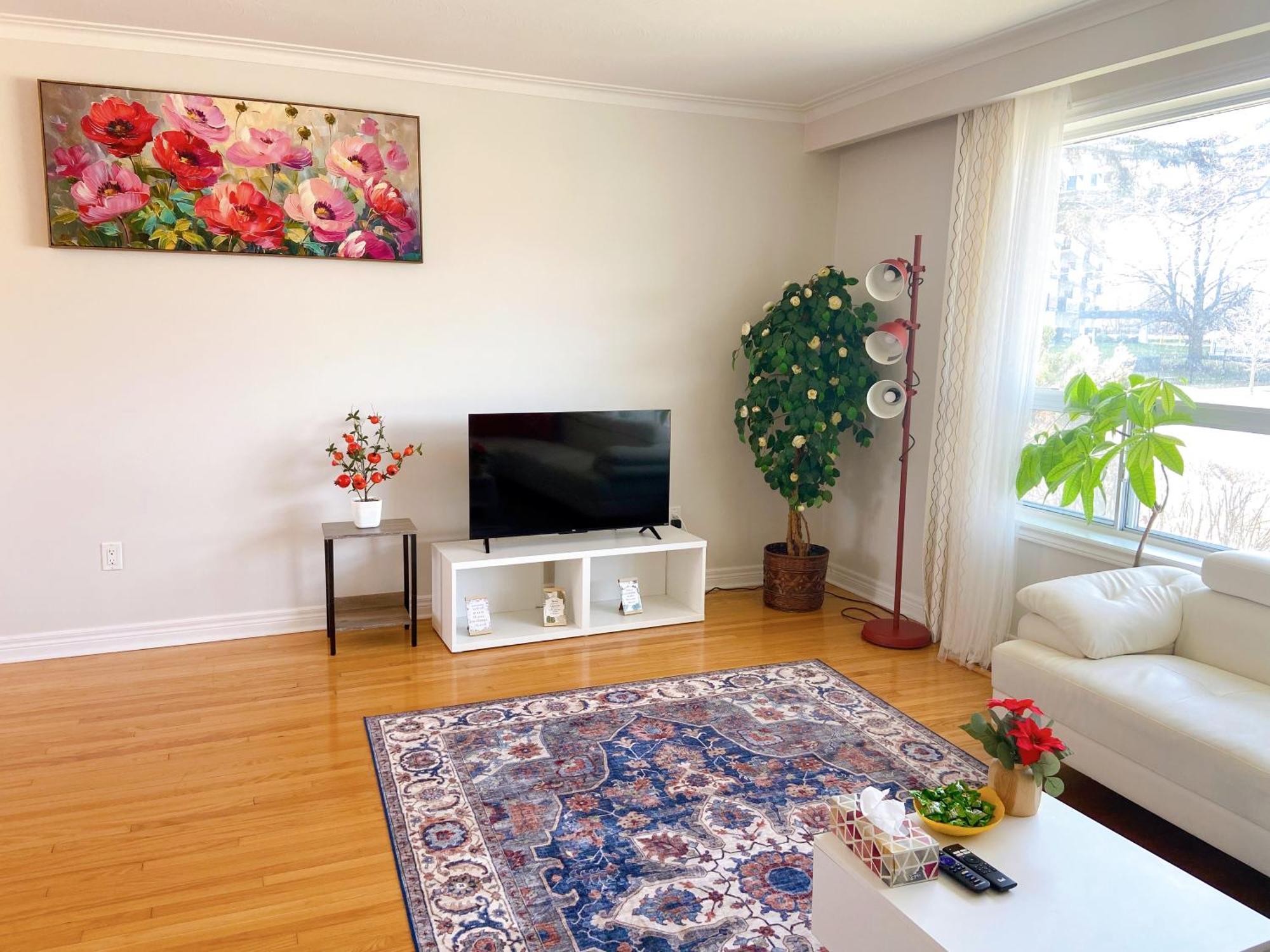 فندق Sunny House - Main Floor, Free Parking, In تورونتو المظهر الخارجي الصورة