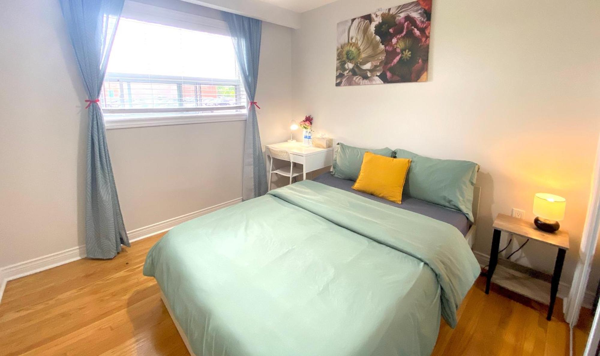 فندق Sunny House - Main Floor, Free Parking, In تورونتو الغرفة الصورة