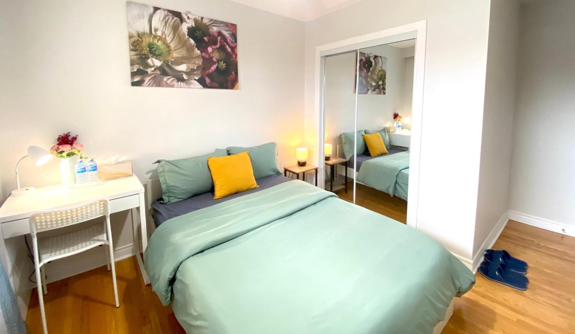 فندق Sunny House - Main Floor, Free Parking, In تورونتو الغرفة الصورة